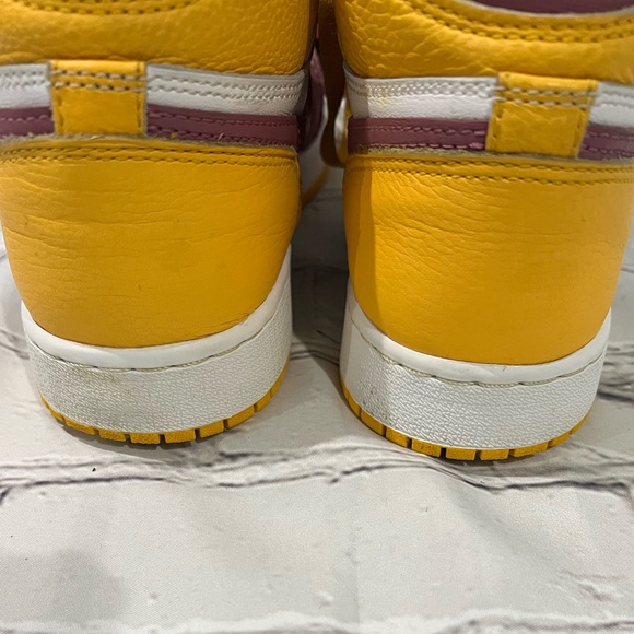 Jordan 1 Retro High OG - Picture 6 of 12